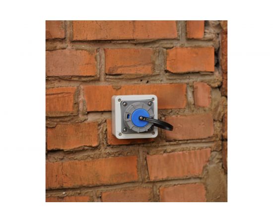 Настенная влагозащищенная розетка REXANT с крышкой 16 А, 2Р+РЕ, IP68 111-125 – изображение 9