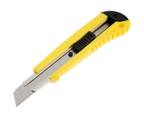 Универсальный нож TUNDRA, металлическая направляющая, квадратный фиксатор, усиленный, 18 мм 2433696 