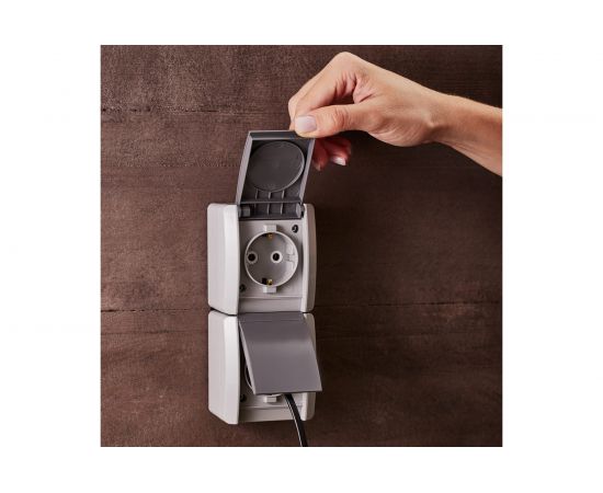 Двойная накладная розетка KRANZ вертикальный блок с/з IP54 16А серая KR-78-0615 – изображение 3