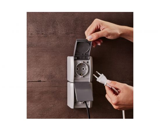 Двойная накладная розетка KRANZ вертикальный блок с/з IP54 16А серая KR-78-0615 – изображение 4