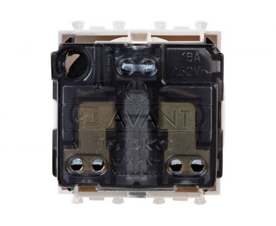 Розетка DKC 1-местная, 2 модуля Avanti ""Белое облако"" 16А IP20 2P+E, защитные шторки, белая 4400002 – изображение 3