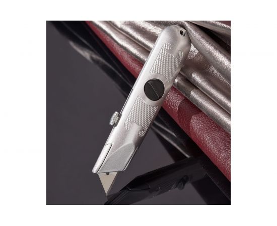 Нож с трапециевидным выдвижным лезвием REXANT 12-4908 – изображение 2