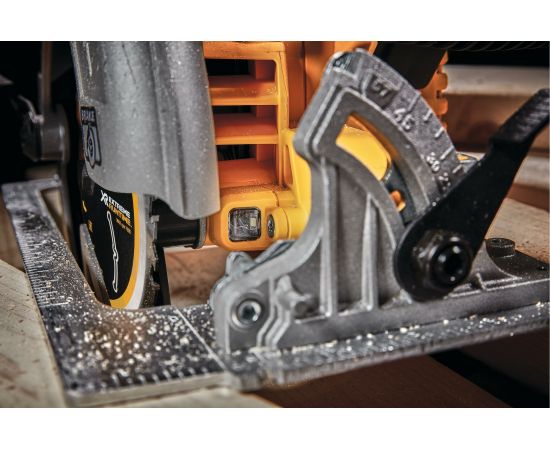 Дисковая пила Dewalt 18 В XR FLEXVOLT ADVANTAGE DCS573NT-XJ – изображение 3