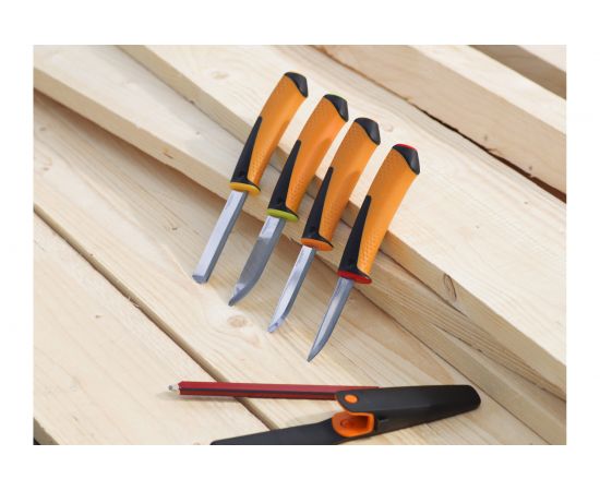 Строительный нож Fiskars со встроенной точилкой 1023620 – изображение 3
