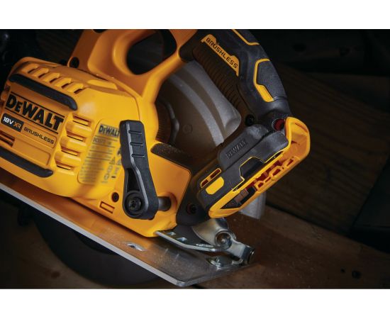 Дисковая пила Dewalt 18 В XR FLEXVOLT ADVANTAGE DCS573NT-XJ – изображение 7