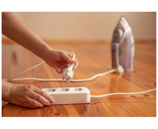 Бытовой удлинитель АБК-СИЛА 3 гнезда с заземлением 1,5м ПВС 3х1мм кв. 16А/220В/3500Вт 1шт 2200505 – изображение 3