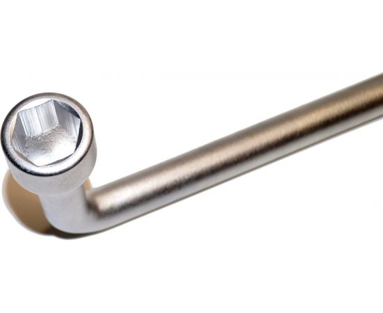 Торцевой изогнутый колесный ключ IZELTAS 17мм 1940090017 – изображение 3