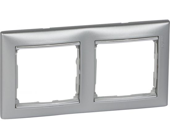 Двухместная горизонтальная рамка, алюминий/серебряный штрих Legrand Valena 770352 