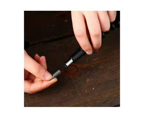 Реверсивная отвертка с набором бит и гибким валом DEKO BS8 8 предметов – изображение 7