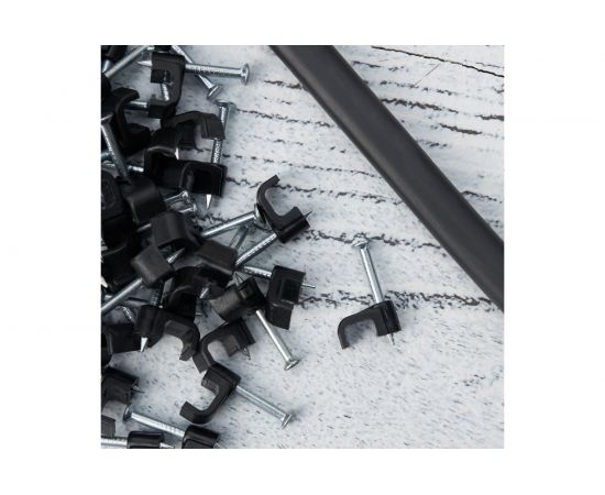 Пластиковая плоская скоба с гвоздем REXANT 6x4 мм, черная, 50 шт. 07-4206-1 – изображение 3