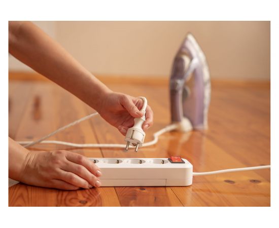 Бытовой удлинитель АБК-СИЛА 4 гнезда с заземлением и выключателем 7м ПВС 3х1мм кв. 16А/220В/3500Вт 1шт 2200308 – изображение 3