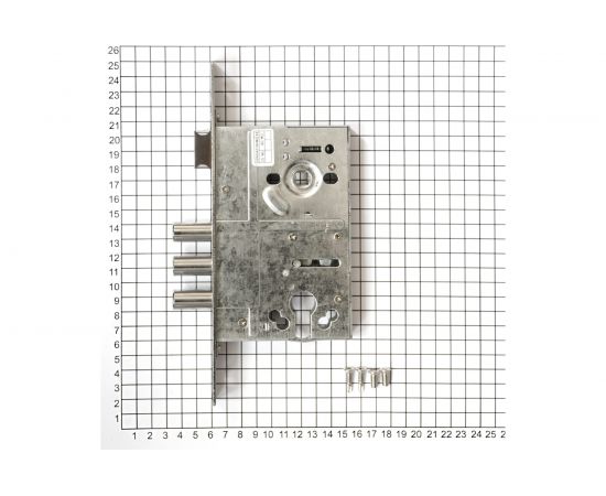 Корпус цилиндрового замка DOORLOCK DL8252С/60/85мм, хромированная фронтальная планка 26х230мм, реверсивный, диаметр ригелей 14 мм 75329 – изображение 3
