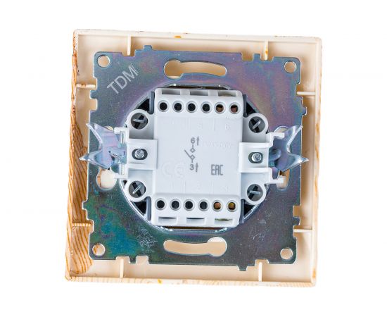 1-клавишный выключатель TDM 10А сосна Лама SQ1815-0301 – изображение 2