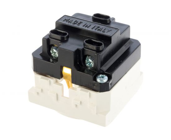 Двухмодульная электрическая розетка с заземлением и шторками, белая, DKC 76482B – изображение 4