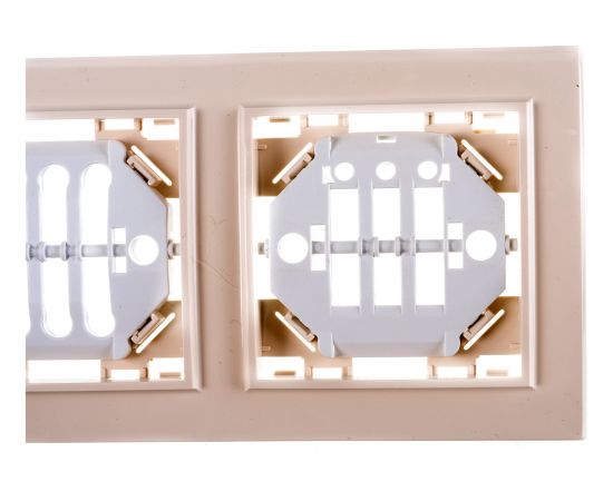 Горизонтальная рамка EKF Минск 3-местная бежевый ERM-G-303-20 – изображение 5