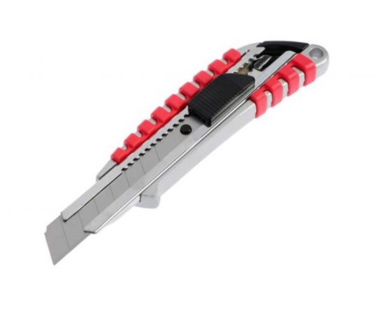 Нож TUNDRA универсальный прорезиненный металлический корпус, 18 мм 1006508 