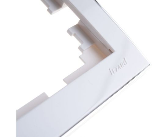 Двухместная вертикальная рамка LEZARD RAIN б/ вст белая с бок. вст. хром 703-0225-152 – изображение 2