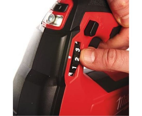 Milwaukee Шприц для смазки M18 GG-201C Li-Ion2Ач 4933440490 – изображение 2