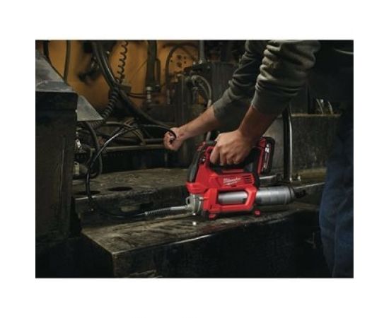 Milwaukee Шприц для смазки M18 GG-201C Li-Ion2Ач 4933440490 – изображение 6