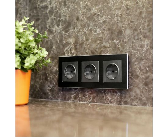 Рамка WERKEL W0031708 на 3 поста Aluminium черный алюминий a050952 – изображение 2