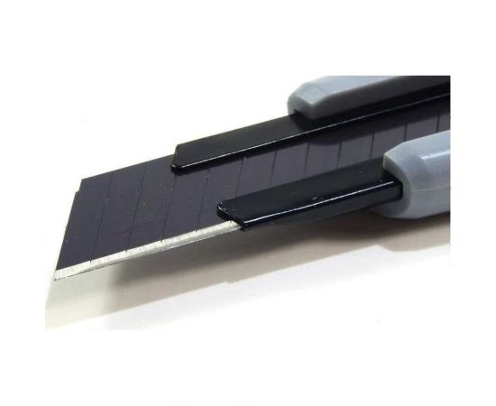 Строительный нож WILPU WCM001 EXPERT автоблокировка, 2 запасных лезвия, 18 мм 5090000001 – изображение 3