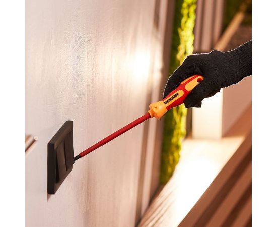 Шлицевая отвертка REXANT Электрика SL 6х150 мм 12-4714 – изображение 3