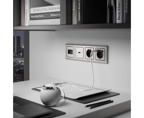 Розетка WERKEL W1171102 с заземлением и шторками глянцевый никель a051076 – изображение 2