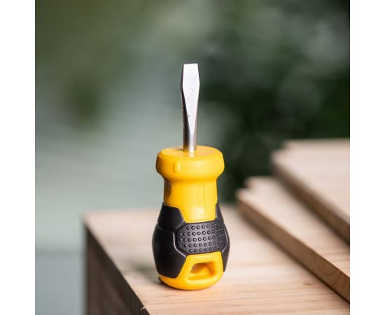 Шлицевая отвертка DELI DL6360381 6x38мм (магнит, TPR+PP ручка) 98352 – изображение 2