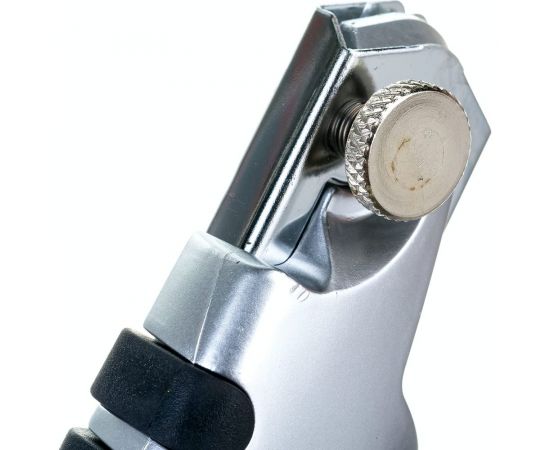 Нож HOEGERT TECHNIK с отламывающимся лезвием 18 мм, в комплекте 4 запасных лезвия HT4C630 – изображение 3