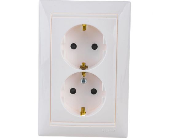 Розетка Legrand 2-м СП Valena защитные шторки в сборе с заземлением белый Leg 774427 – изображение 2