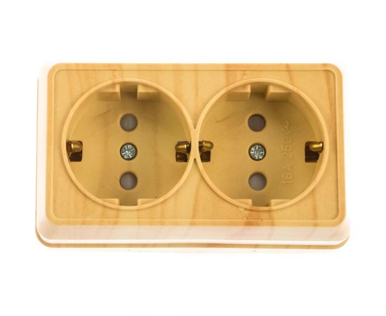 2-местная розетка с защитными шторками IEK ОКТАВА РСш22-3-ОС с заземляющим контактом, открытой установки, 16А, сосна ERO24-K03-16-DC – изображение 3