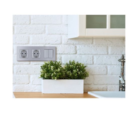 Розетка Legrand 2К+З со шторками - немецкий стандарт - 16 А - 250 В - INSPIRIA - алюминий 673732 – изображение 4