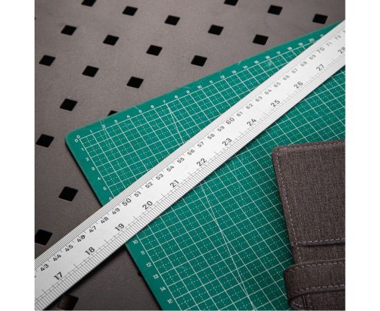 Стальная линейка DELI DL8100Y 1000 мм, нержавеющая сталь 104500 – изображение 3