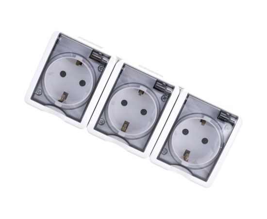 Розетка ЭРА 11-2406-01 3х2P E IP54, шторки, 16A-250В, ОУ, белый Б0020722 