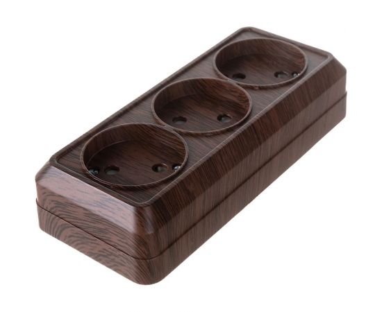 Горизонтальная 3-х местная розетка TDM 2П открытой установки IP20 10A с з/ш бук Ладога SQ1801-0325 