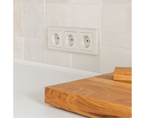 Розетка WERKEL W1171113 с заземлением и шторками перламутровый рифленый a051188 – изображение 2