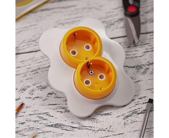 Розетка KRANZ Яичница двойная с заземлением и защитными шторками, желтая/белая KR-78-0632 – изображение 3