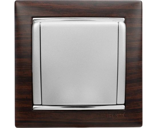 Одноместная розетка с крышкой и заземлением, алюминий Legrand Valena 770122 – изображение 5