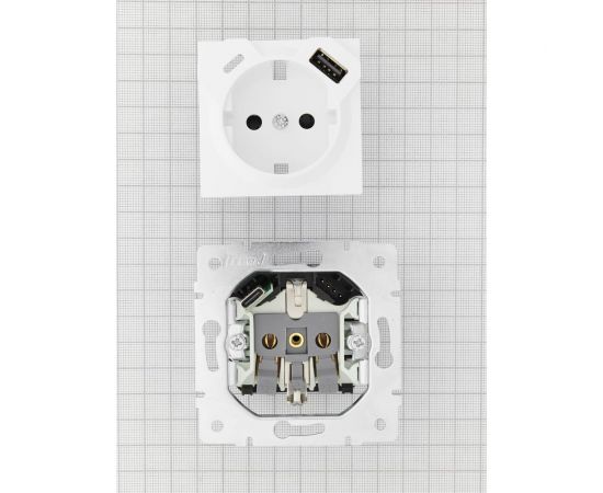 Розетка Lezard VESNA с/з TC+USB разъём белая 742-0288-181TC – изображение 5