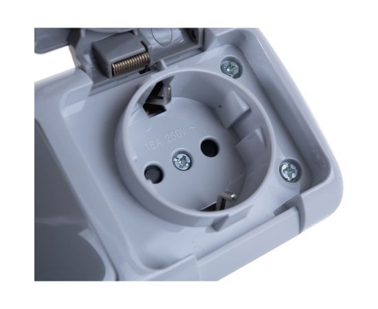 Двухместная розетка EKF Мурманск 16А с заземлением с крышкой IP54 серый с защитными шторками EFR16-129-30-54 – изображение 4