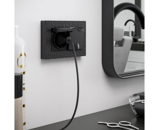 Двойная влагозащищенная розетка WERKEL W1172208 с заземлением с защитными крышками и шторками черный матовый a057286 – изображение 3