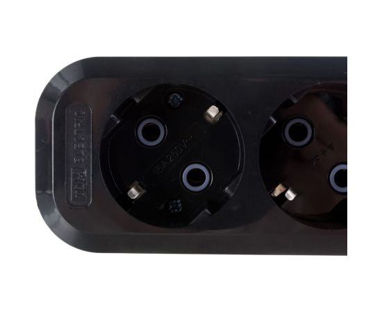 Розеточная колодка TDM 4 гнезда 2П 3 16А 250В черная SQ1806-0114 – изображение 3
