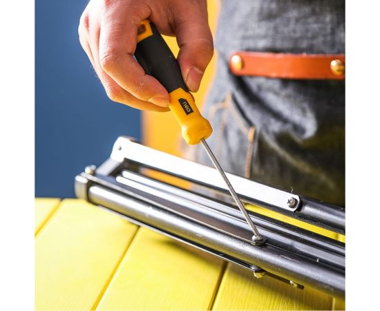 Шлицевая отвертка DELI DL6330751 3x75 мм 98345 – изображение 2