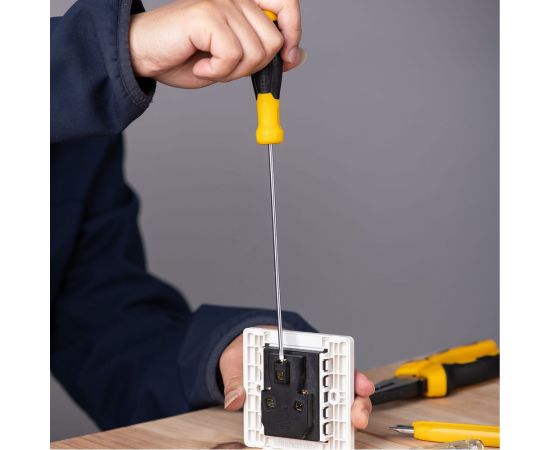 Шлицевая отвертка DELI DL6331501 3x150 мм 98347 – изображение 3