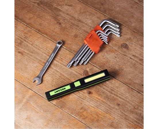 Светодиодный фонарь REXANT СОВ, 2 Режима, 3хААА, клипса 75-709 – изображение 2