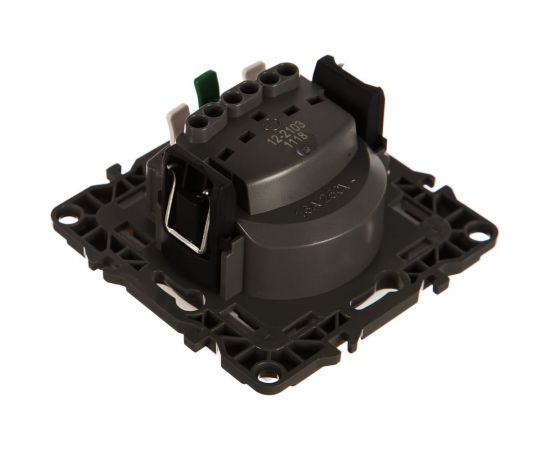 Розетка ЭРА 12-2103-01 2P+E Schuko со шторками с крышкой, 16АХ-250В, белый Б0014693 – изображение 3