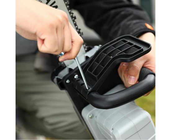 Цепная аккумуляторная пила DEKO dkchs 40 pro в кейсе, 2x20 в, 2x4.0 ач, 2 зарядных устройства 3638 063-4357 – изображение 5