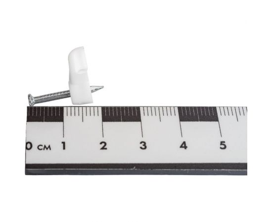 Пластиковая плоская скоба с гвоздем REXANT 8x3 мм, белая, 20 шт. 07-4207-20 – изображение 4