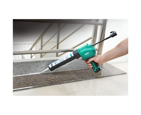 Аккумуляторный пистолет для герметика DCA 12 В ADPJ12 – изображение 4