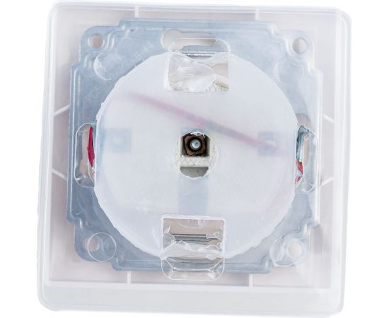 1-местная розетка с защитными шторками с крышкой IEK КВАРТА РСбш10-3-ККБ-44 с заземляющим контактом, керамика, IP44, 16А, белый ERK70-K01-10-DM-44 – изображение 3